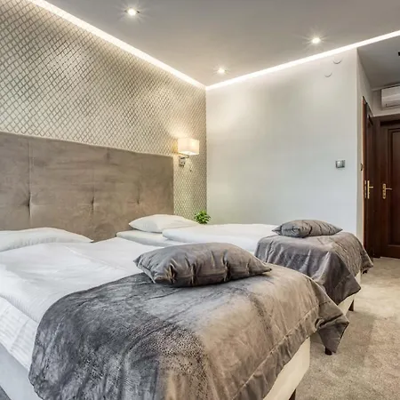Hotel Bialy Dom 3*